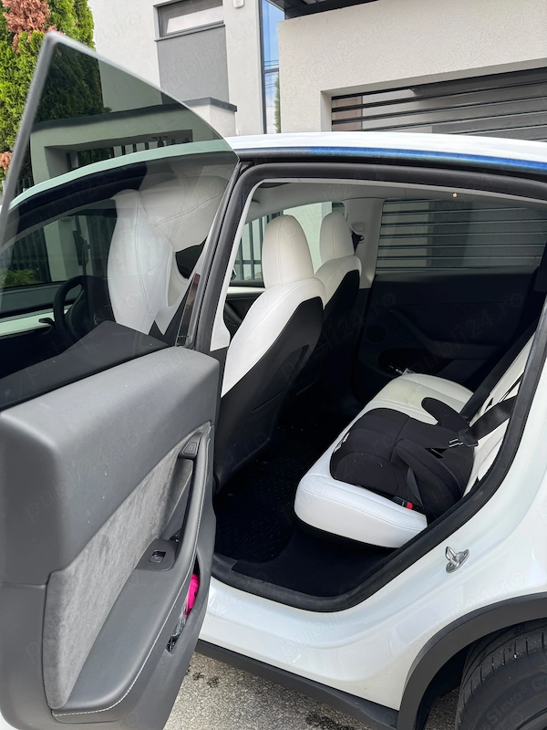 TESLA Model Y 2023 — imagine 4