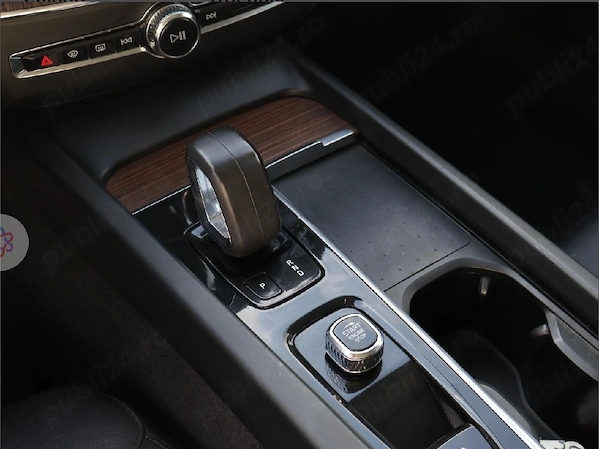 VOLVO XC60 2022 — imagine 3