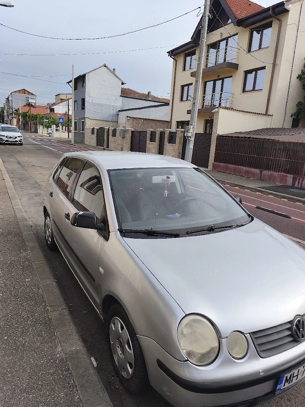 VOLKSWAGEN Polo