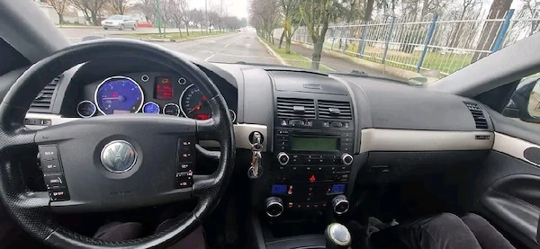 VOLKSWAGEN Touareg 2004 — imagine 4