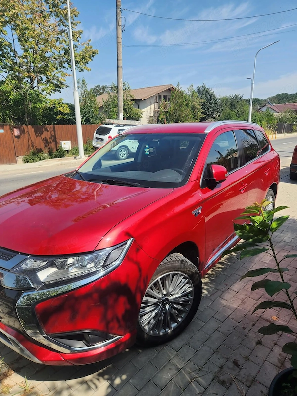 MITSUBISHI Outlander 2020 — imagine 4