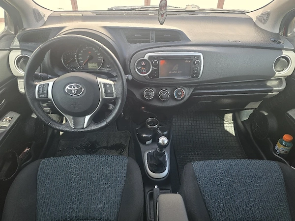 TOYOTA Yaris 2012 — imagine 8