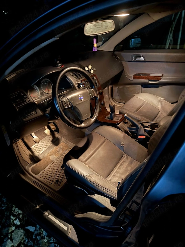 VOLVO Unknown Model 2004 — imagine 3