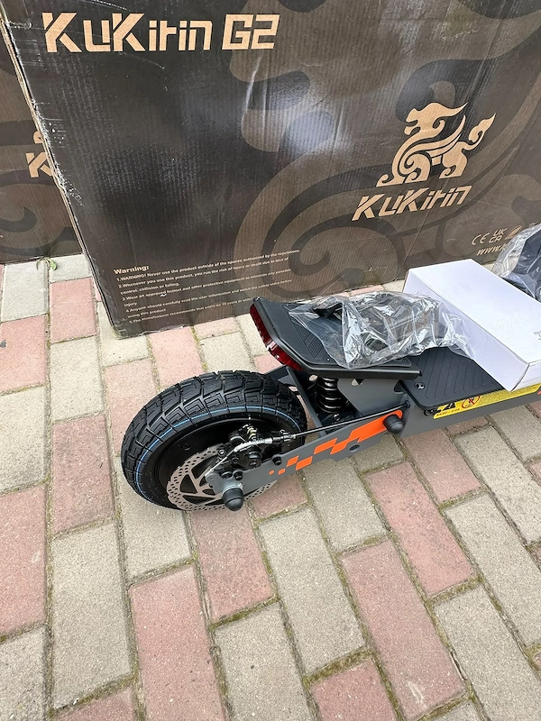KuKirin G2 2026 Varianta nouă cu îmbunătățiri, nouă sigilată Motor brushless 800W (peak 1200W)