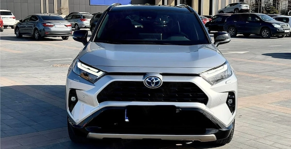 TOYOTA RAV4 2025 — imagine 3