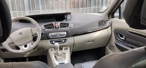 RENAULT Scenic 2011 — imagine 3