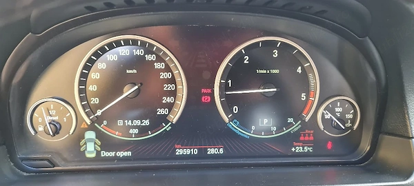 BMW 5 Series 2011 — imagine 5