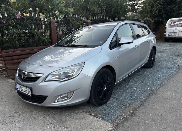 OPEL Astra 2011 — imagine 1