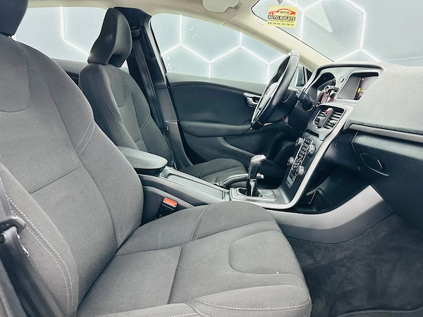 VOLVO V40 2018 — imagine 17