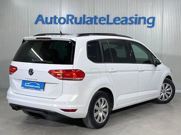 VOLKSWAGEN Touran 2023 — imagine 3