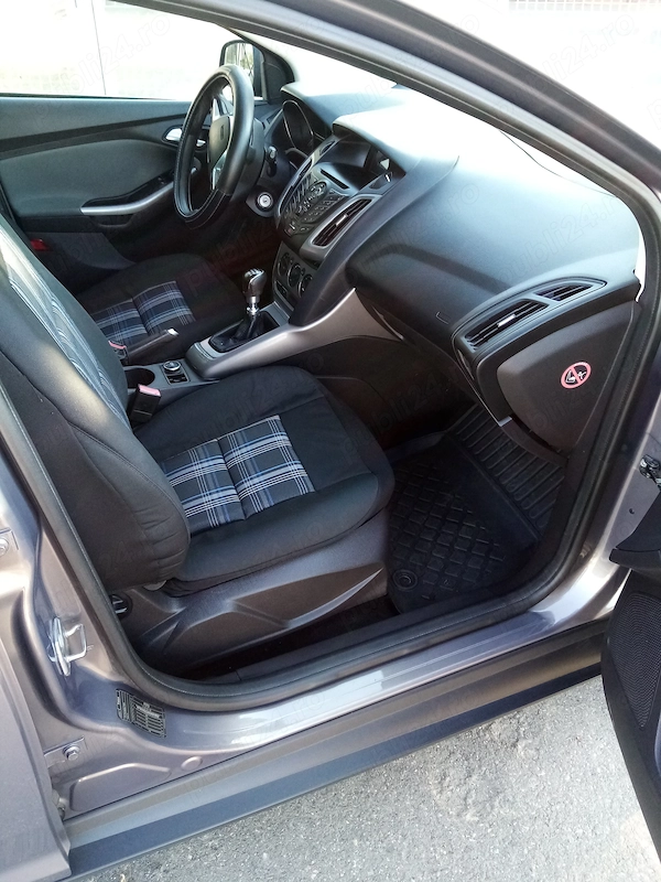 FORD Focus 2013 — imagine 5