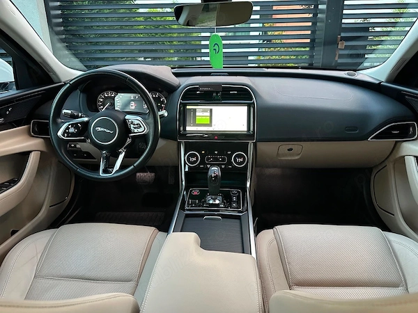 JAGUAR XE 2020 — imagine 3