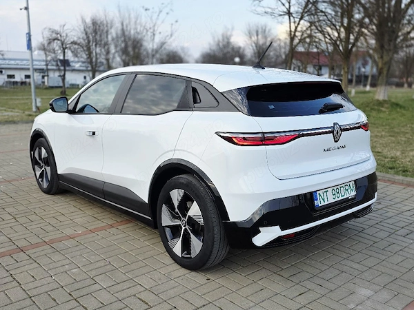 RENAULT Megane 2023 — imagine 3