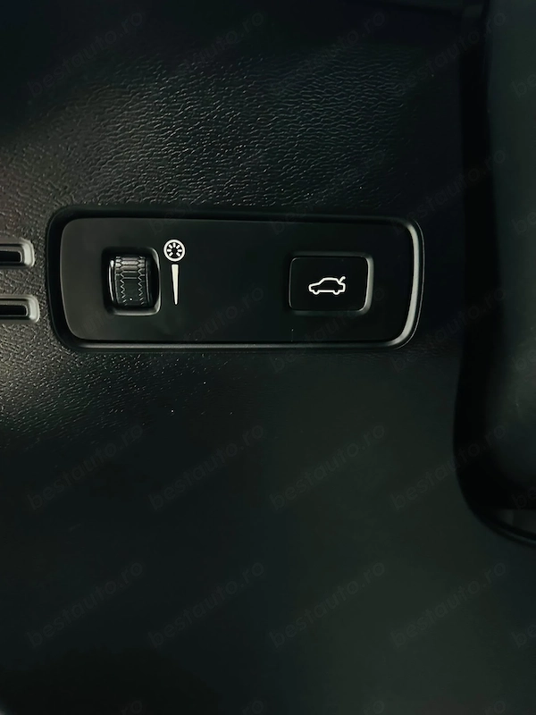 VOLVO XC40 2019 — imagine 11