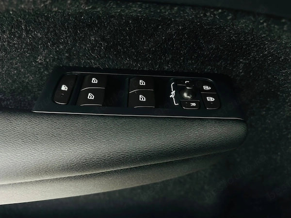 VOLVO XC40 2019 — imagine 13