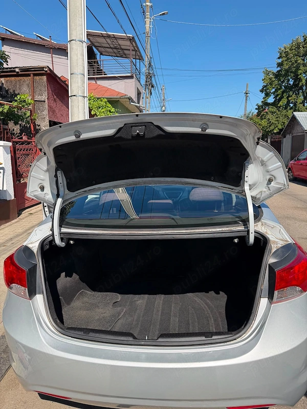 HYUNDAI Elantra 2012 — imagine 10