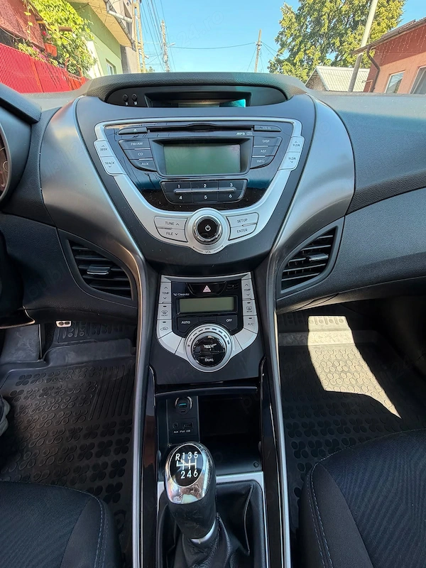 HYUNDAI Elantra 2012 — imagine 7