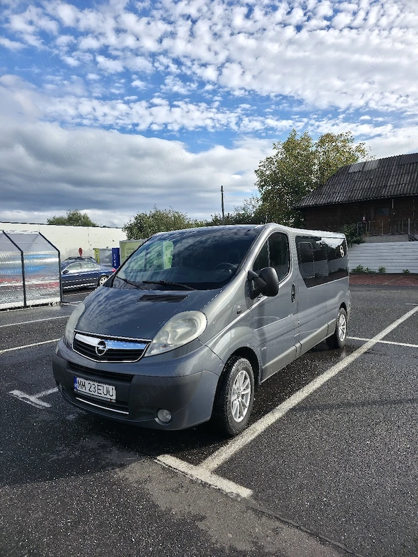 Opel Vivaro Combi L2H1 (Lung) 2.0 CDTI (114 CP) | 2014 | 8+1 Locuri | Webasto | AC Spate