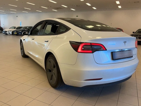 TESLA Model 3 2021 — imagine 4