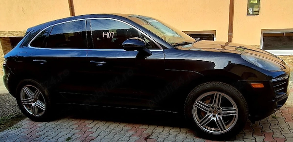 PORSCHE Macan