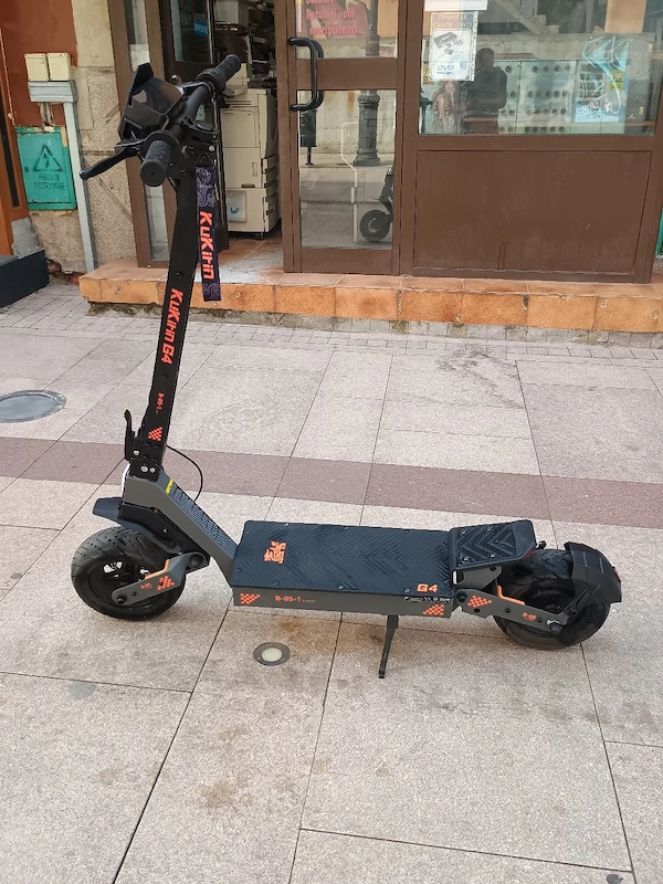 vând trotinetă electrică kukirin G4 fab 2026 garanție