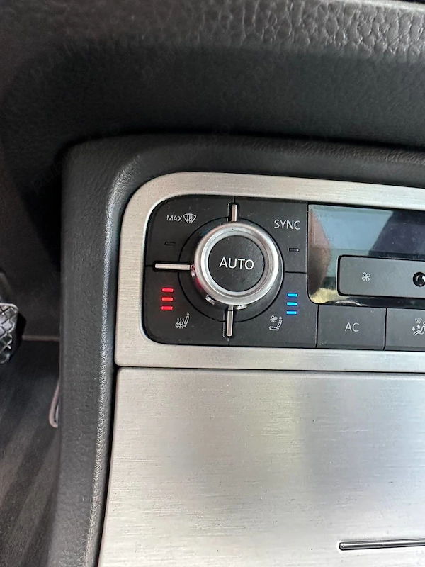 VOLKSWAGEN Touareg 2011 — imagine 9