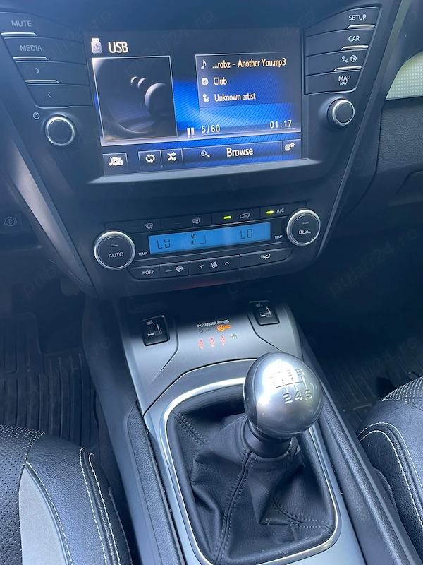 TOYOTA Avensis 2015 — imagine 6