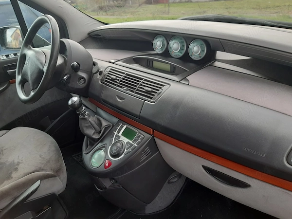 Vând urgent Citroen c8