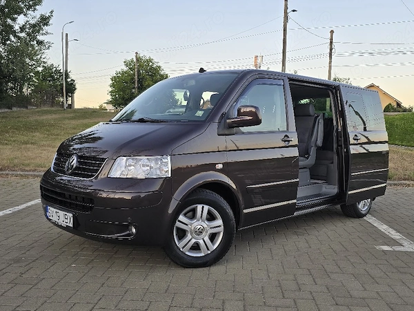 VOLKSWAGEN Multivan
