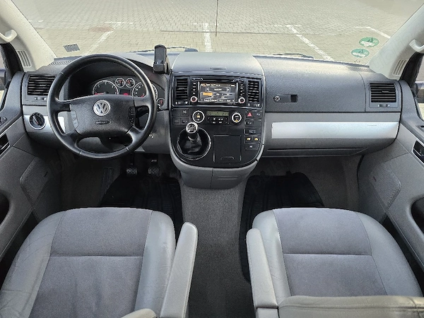 VOLKSWAGEN Multivan 2010 — imagine 8