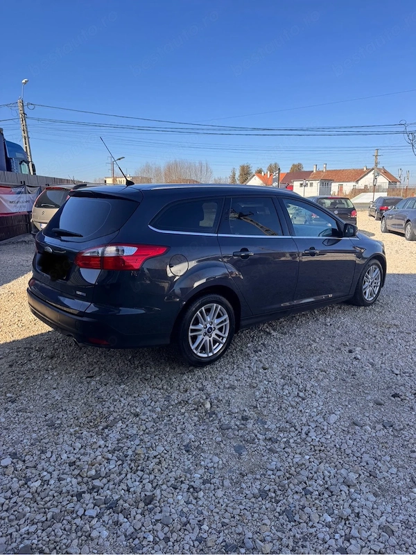 FORD Focus 2013 — imagine 10