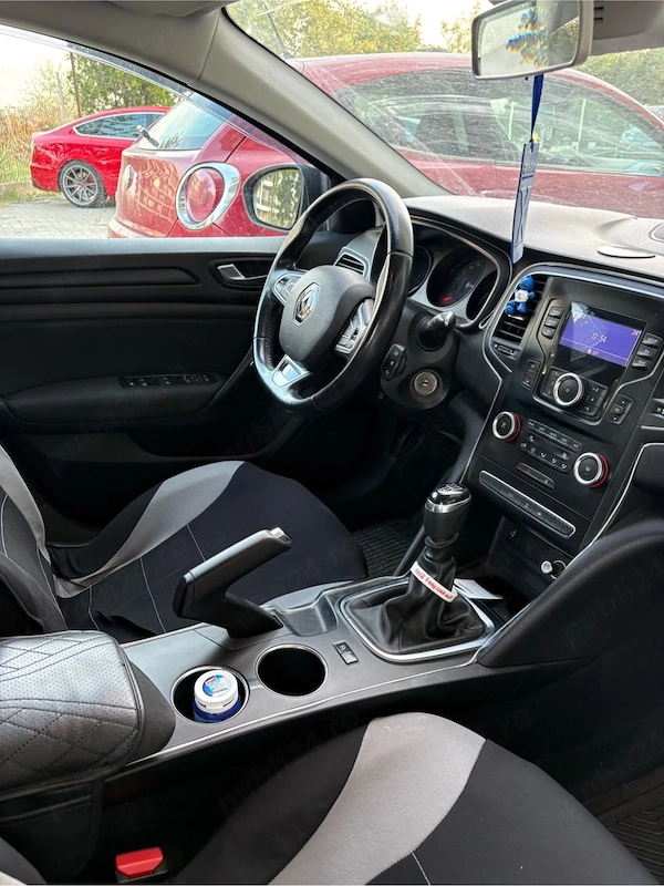 RENAULT Megane 2018 — imagine 3