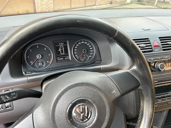 VOLKSWAGEN Touran