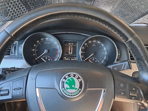 SKODA Superb 2012 — imagine 4