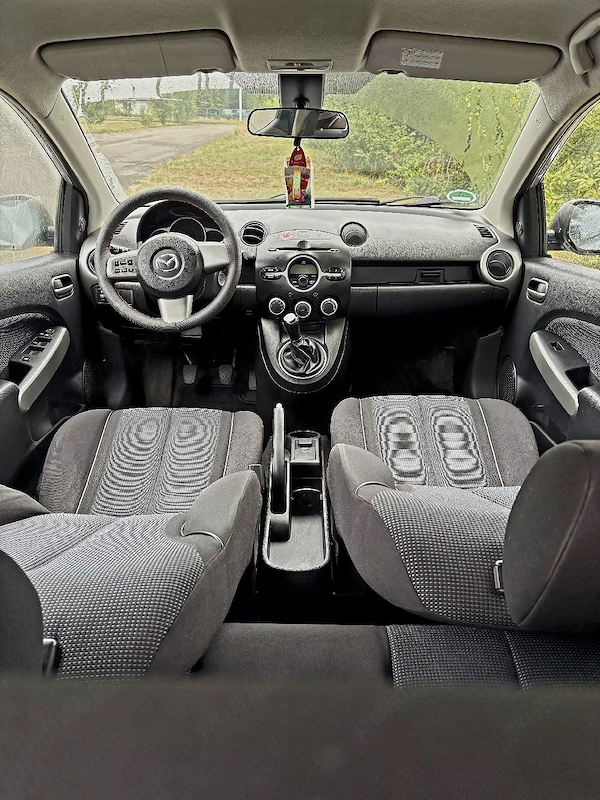 MAZDA 2 2010 — imagine 4