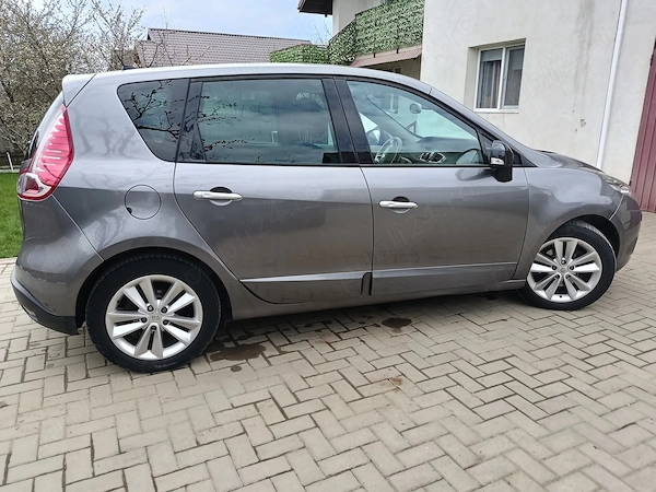 RENAULT Scenic 2011 — imagine 2