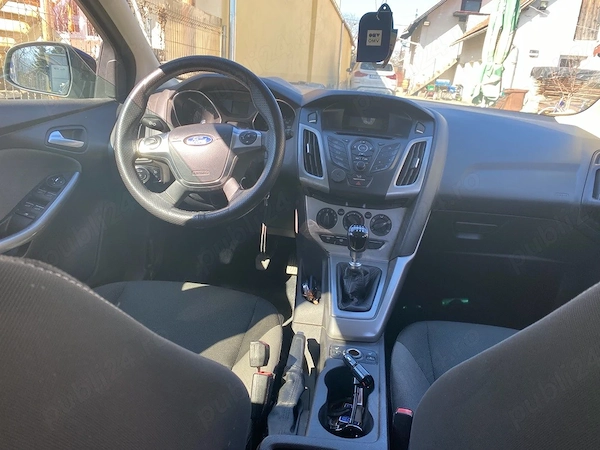 FORD Focus 2011 — imagine 5