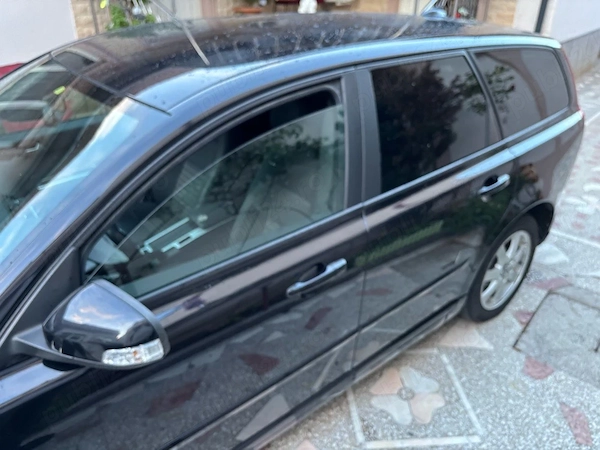VOLVO V50 2010 — imagine 3