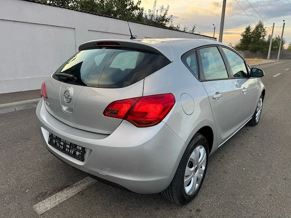 OPEL Astra 2011 — imagine 3