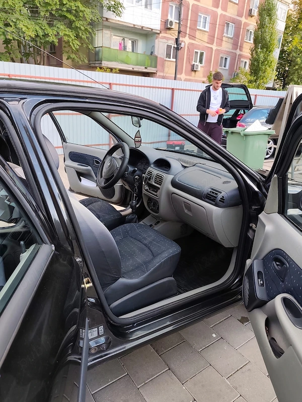 RENAULT Clio 2004 — imagine 2