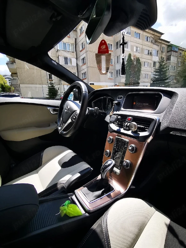 VOLVO V40 Cross Country 2017 — imagine 3