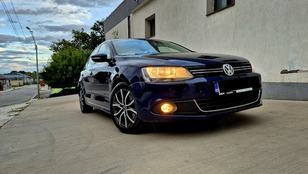 VOLKSWAGEN Jetta 2012 — imagine 3