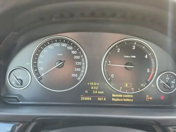 BMW 5 Series 2010 — imagine 6