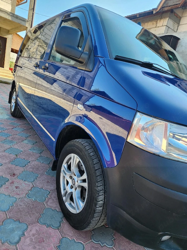 Vând Volkswagen T5, an 2008, motor 2.5 TDI Diesel, 7+1 locuri (8 locuri), cu 140.000 km REALI.
