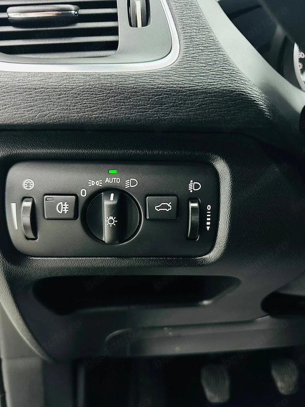 VOLVO V40 2015 — imagine 12