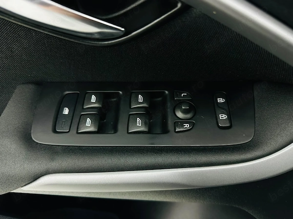 VOLVO V40 2015 — imagine 13