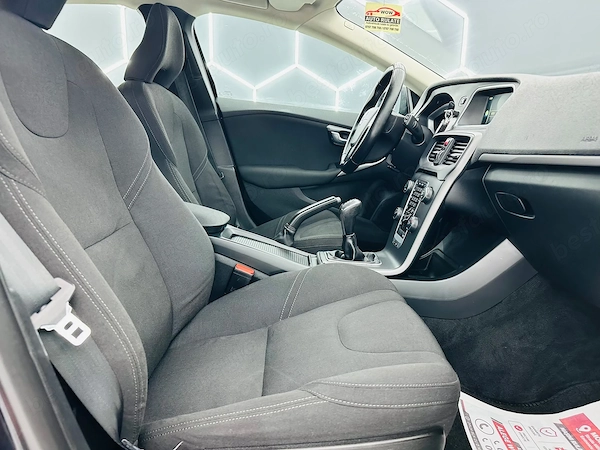 VOLVO V40 2015 — imagine 17
