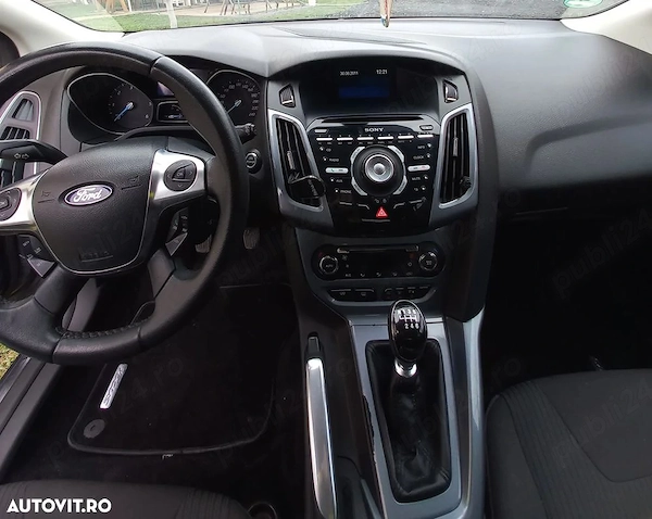 FORD Focus 2011 — imagine 4