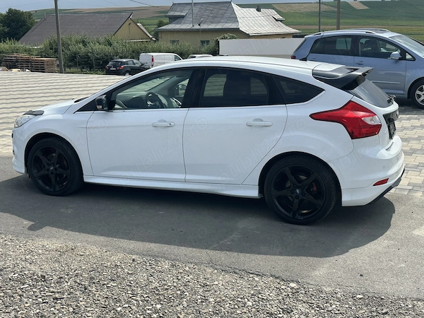 FORD Focus 2013 — imagine 3