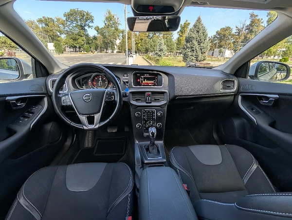VOLVO V40 2019 — imagine 2